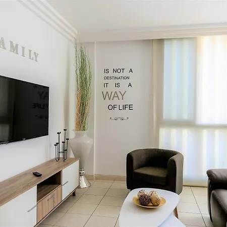 Center Apartment *